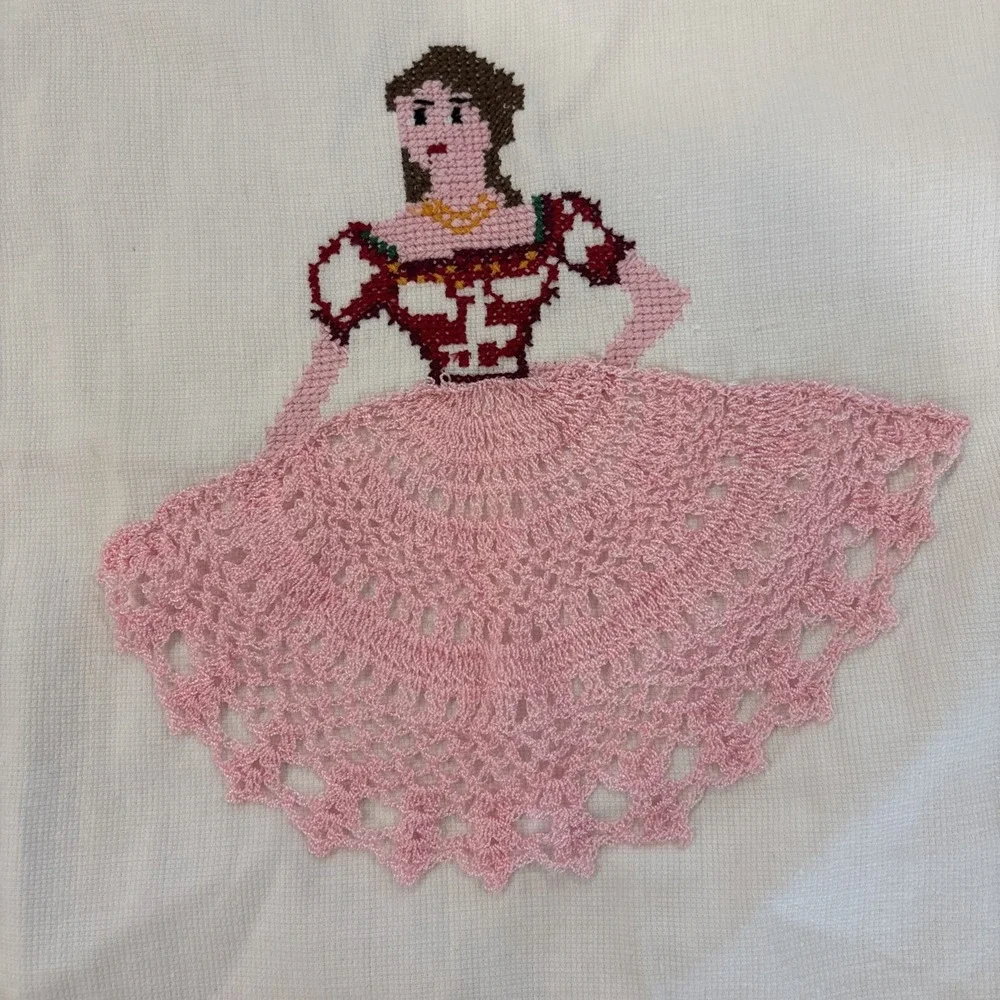 Vintage Pillowcases Set Pink Crochet Lace Crosstitch Lady 2pc